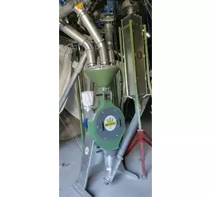 Молотковая зернодробилка RVO 352 производительность до 1,5 т/час